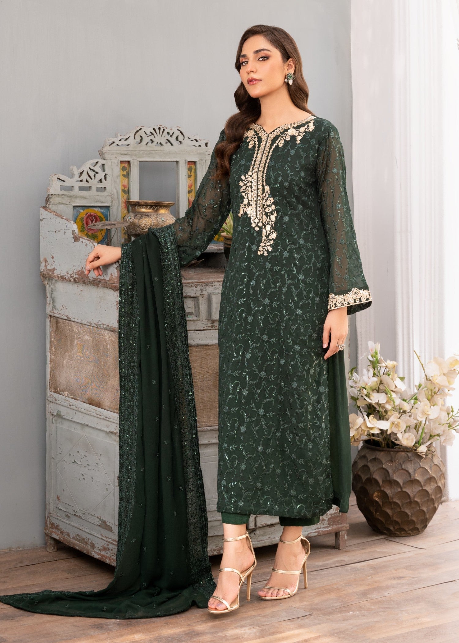 Pakistani Dark Green Sequin Embroidered Chiffon Kurta Set (3-Piece) - Image 3