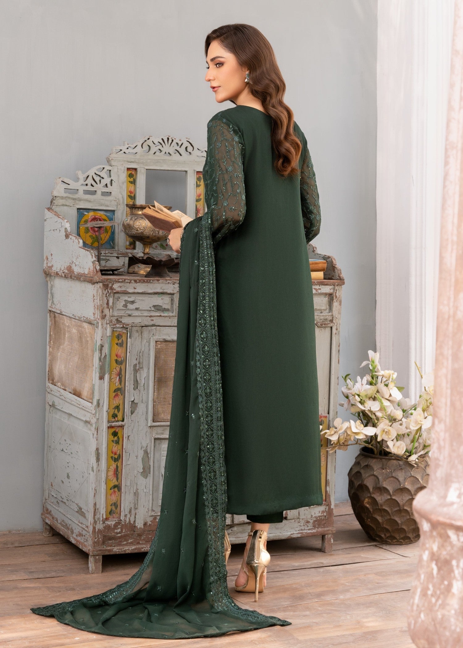 Pakistani Dark Green Sequin Embroidered Chiffon Kurta Set (3-Piece) - Image 4