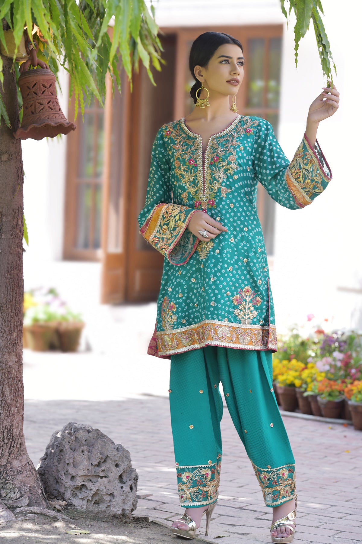Pakistani Green Chunri Silk Embroidered Salwar Kameez (2-Piece) - Image 1