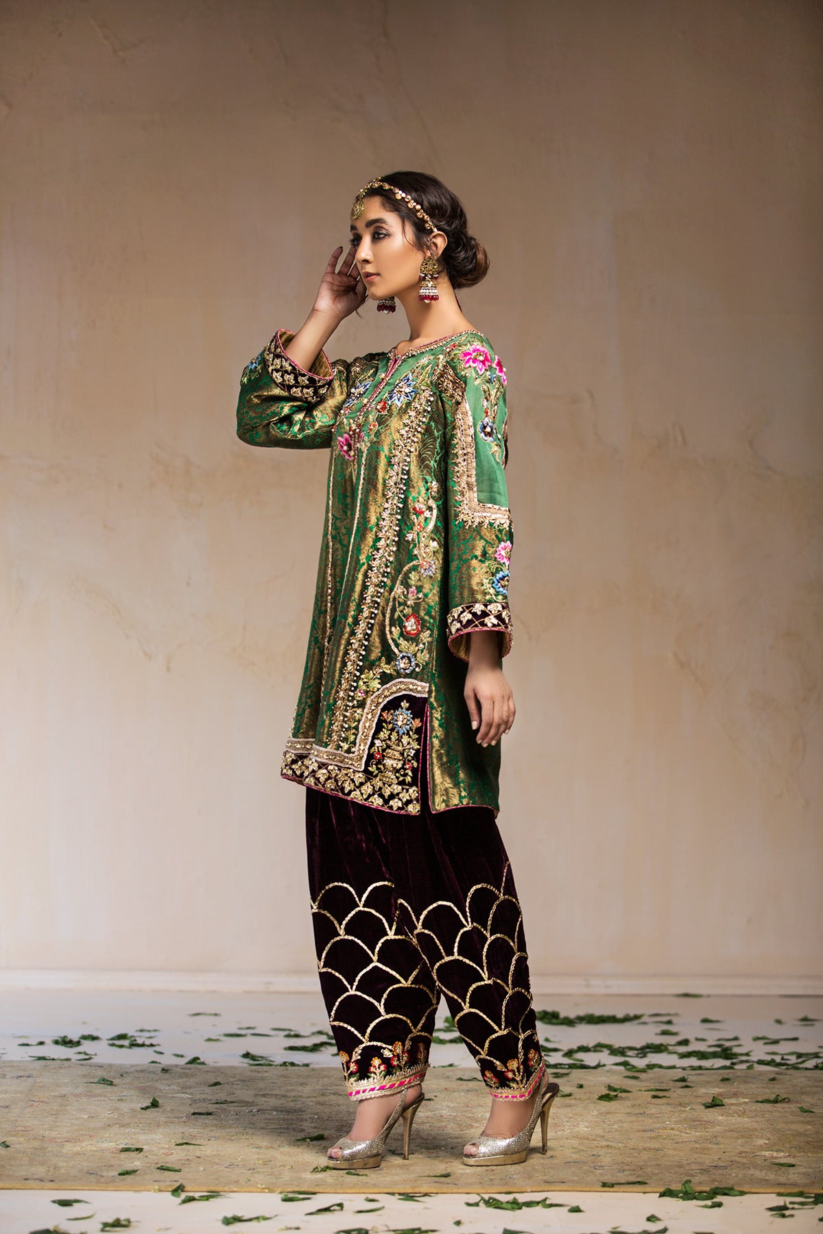 Emerald Green Embroidered Jamawar Kurta & Velvet Shalwar (2-Piece) - Image 2