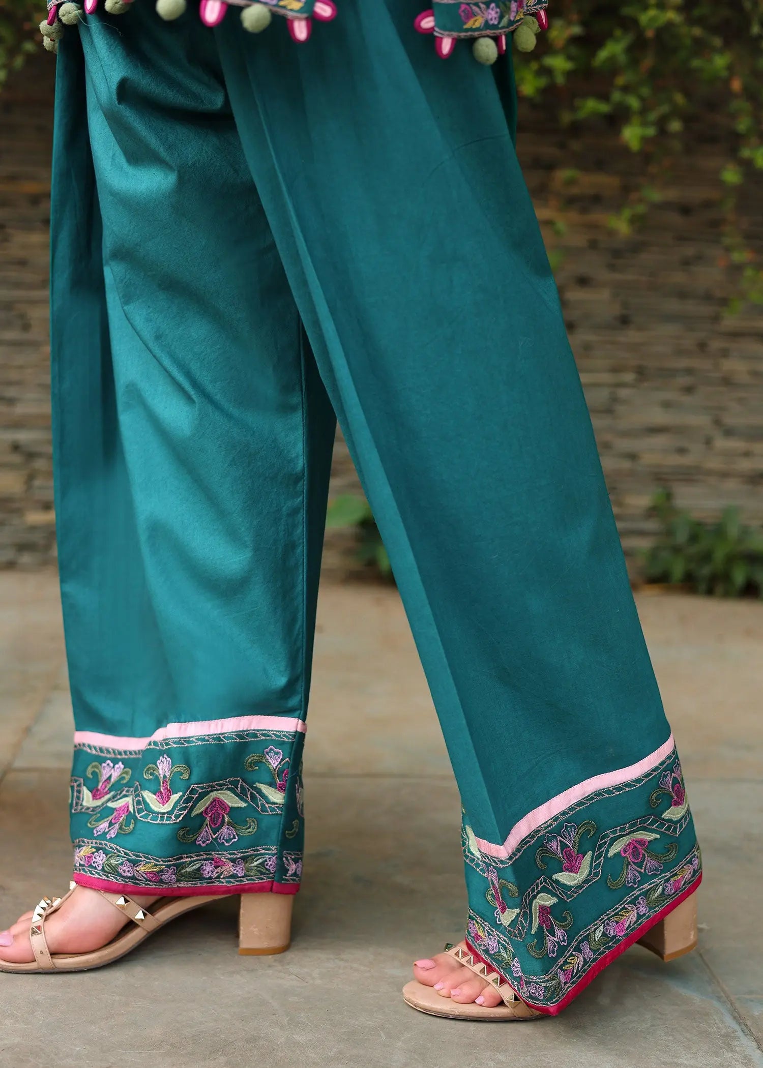Emerald Green Embroidered Kora Cotton Salwar Kameez (3-Piece) - Image 3