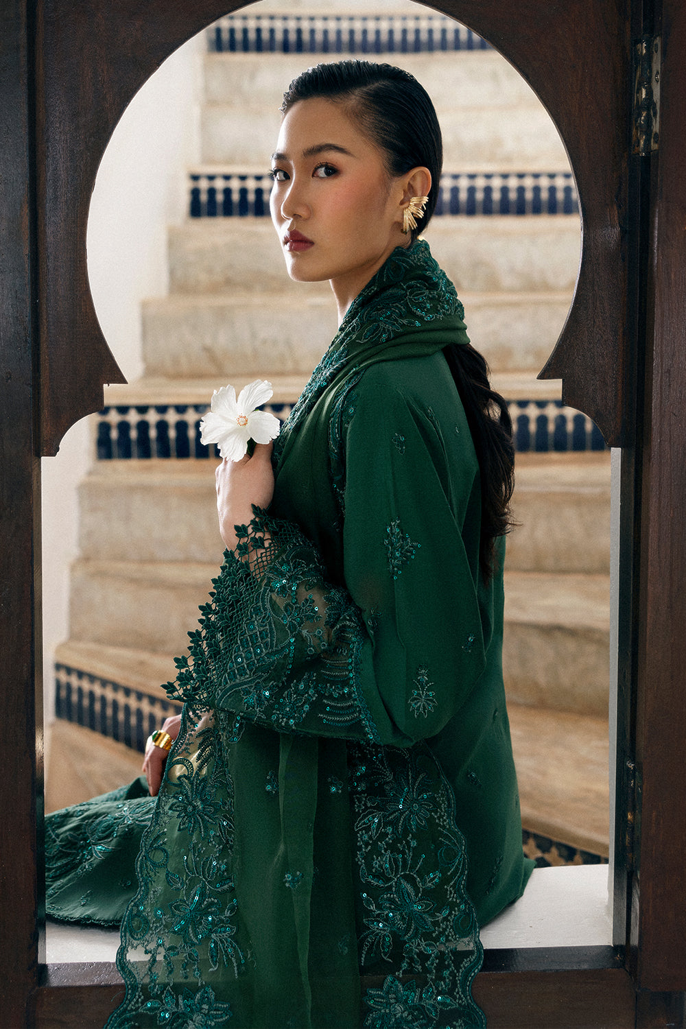 Pakistani Emerald Green Embroidered Lawn & Organza Salwar Kameez (3-Piece) - Image 6