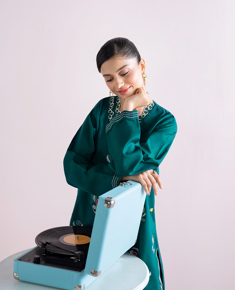 Emerald Green Embroidered Lawn Short Shirt & Trousers (2-Piece) - Image 4