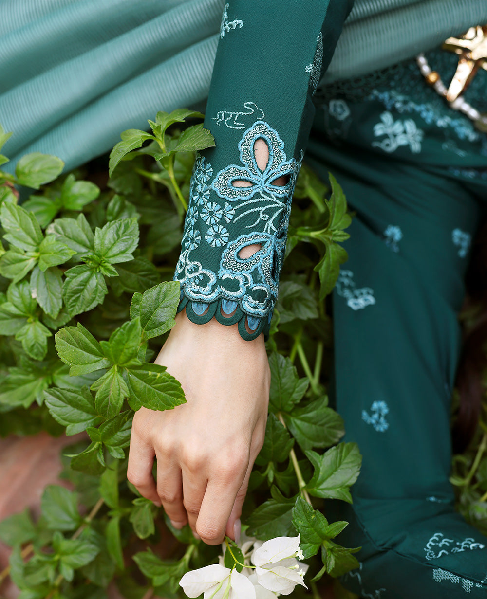Pakistani Green Schiffli Embroidered Lawn Salwar Kameez (3-Piece) - Image 7