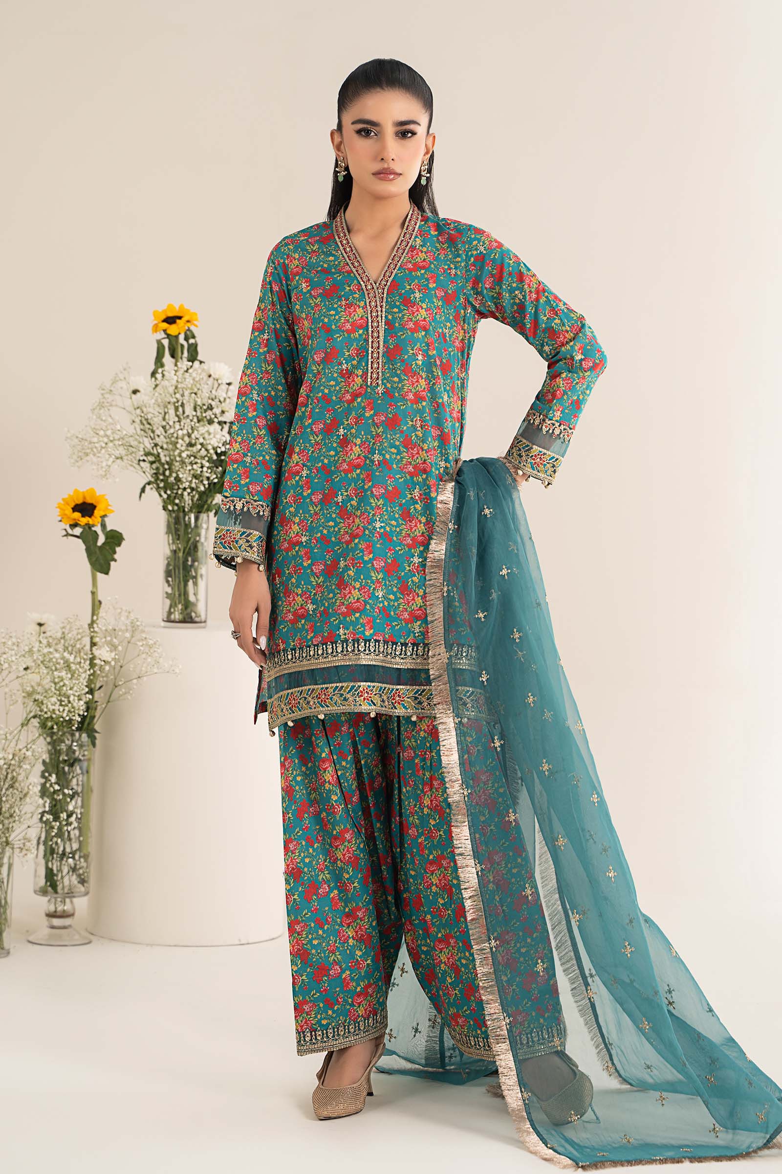 Green Embroidered Lawn Salwar Kameez (3-Piece) - Image 1