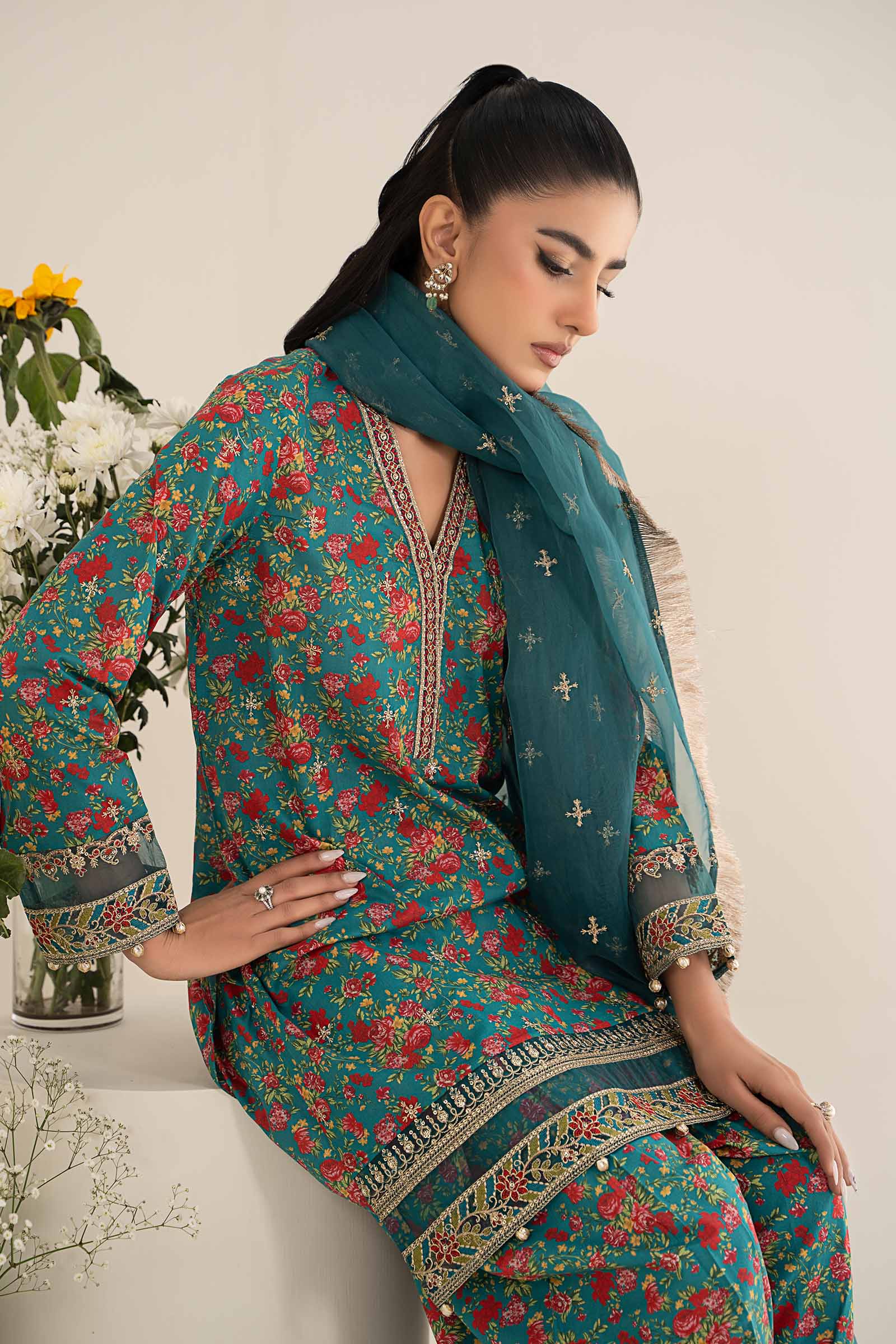 Green Embroidered Lawn Salwar Kameez (3-Piece) - Image 2