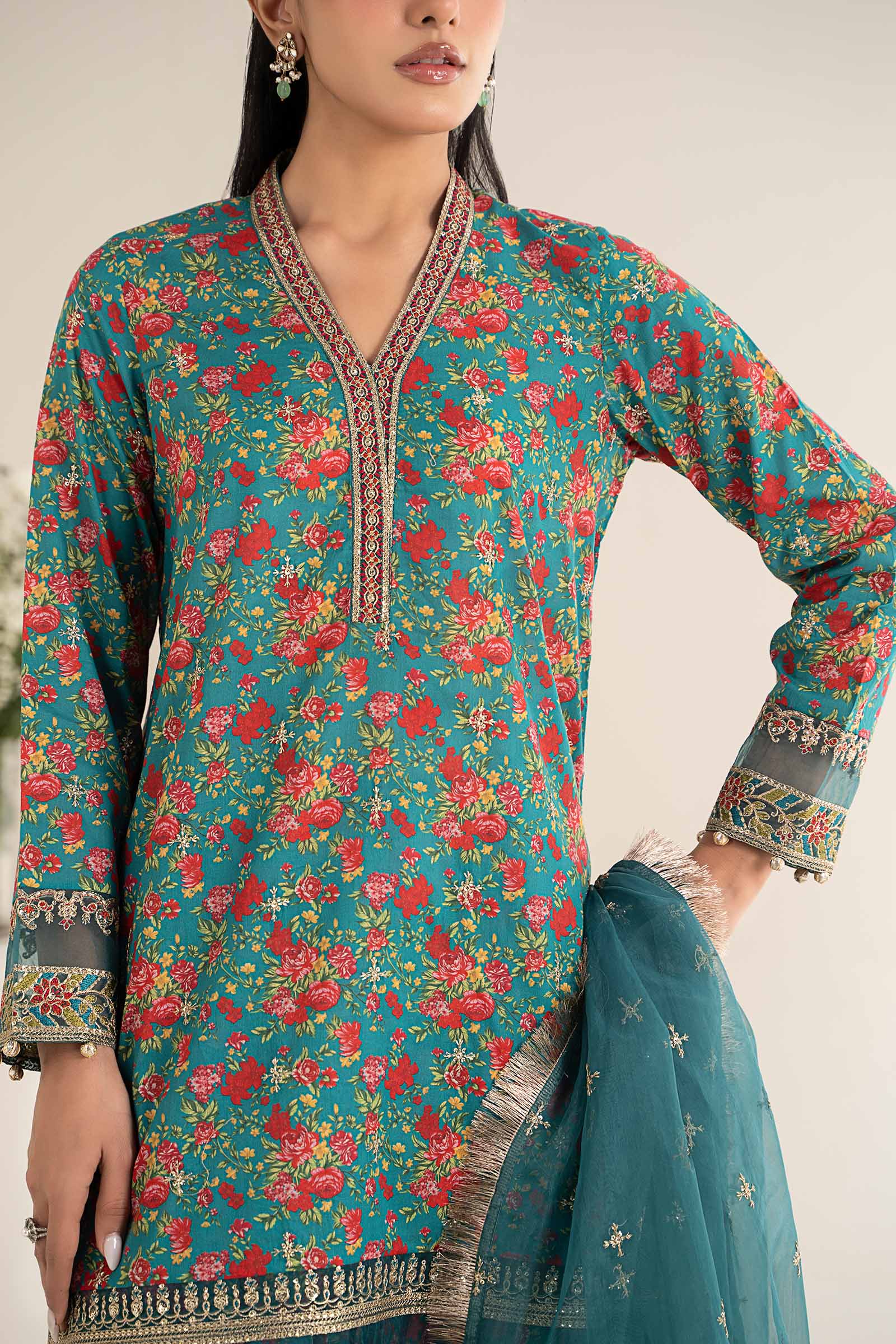 Green Embroidered Lawn Salwar Kameez (3-Piece) - Image 3