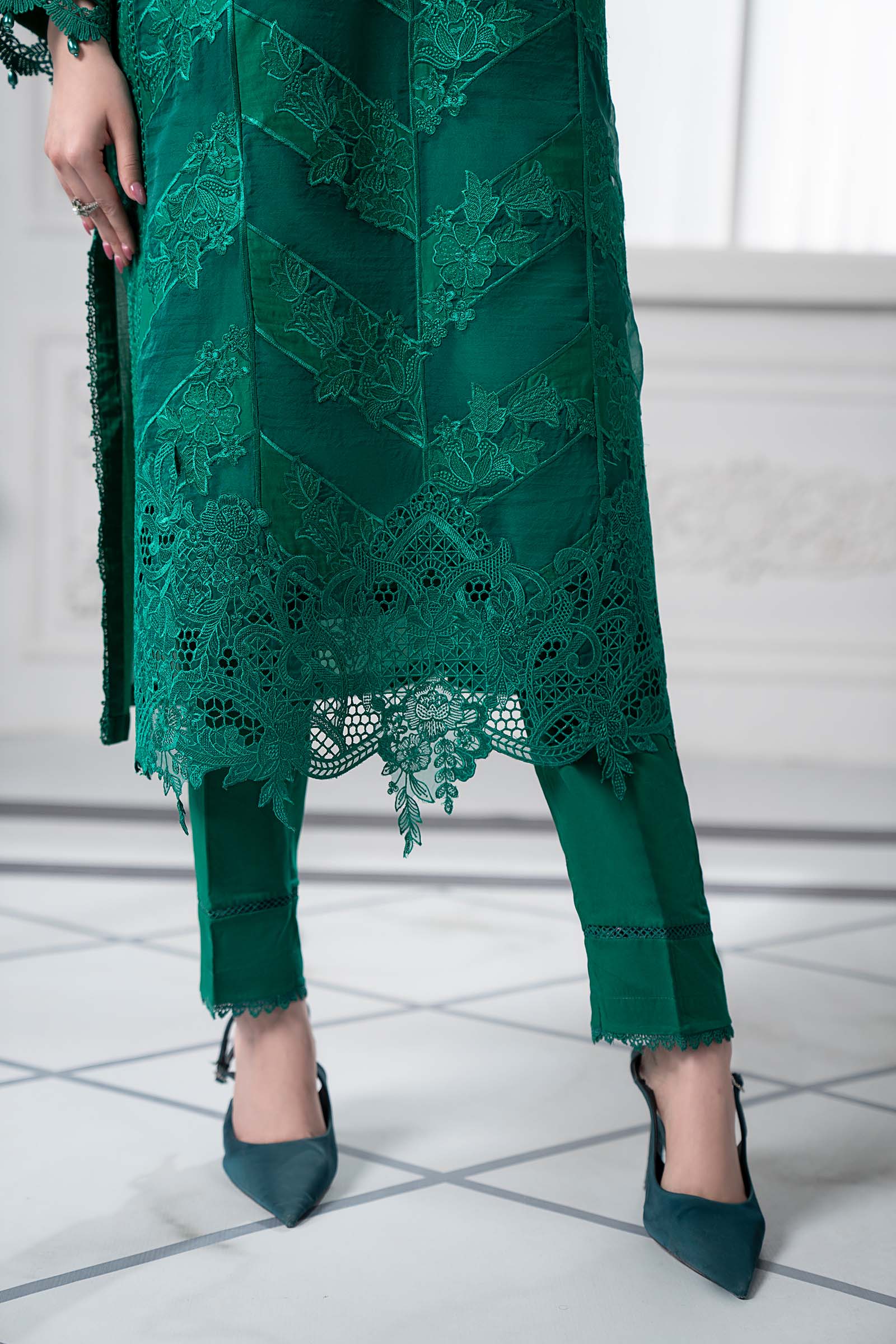 Emerald Green Embroidered Lawn 3-Piece Suit - Image 5