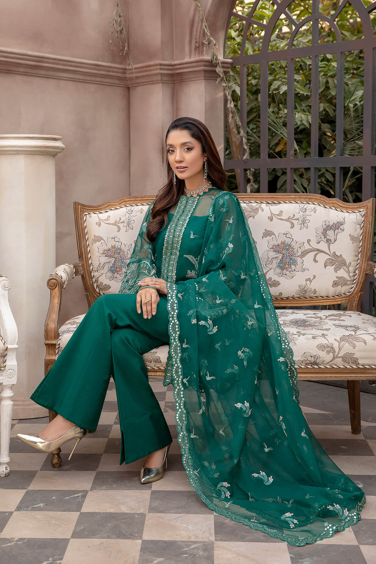 Pakistani Emerald Green Embroidered Organza & Silk Jacket Set (4-Piece) - Image 4