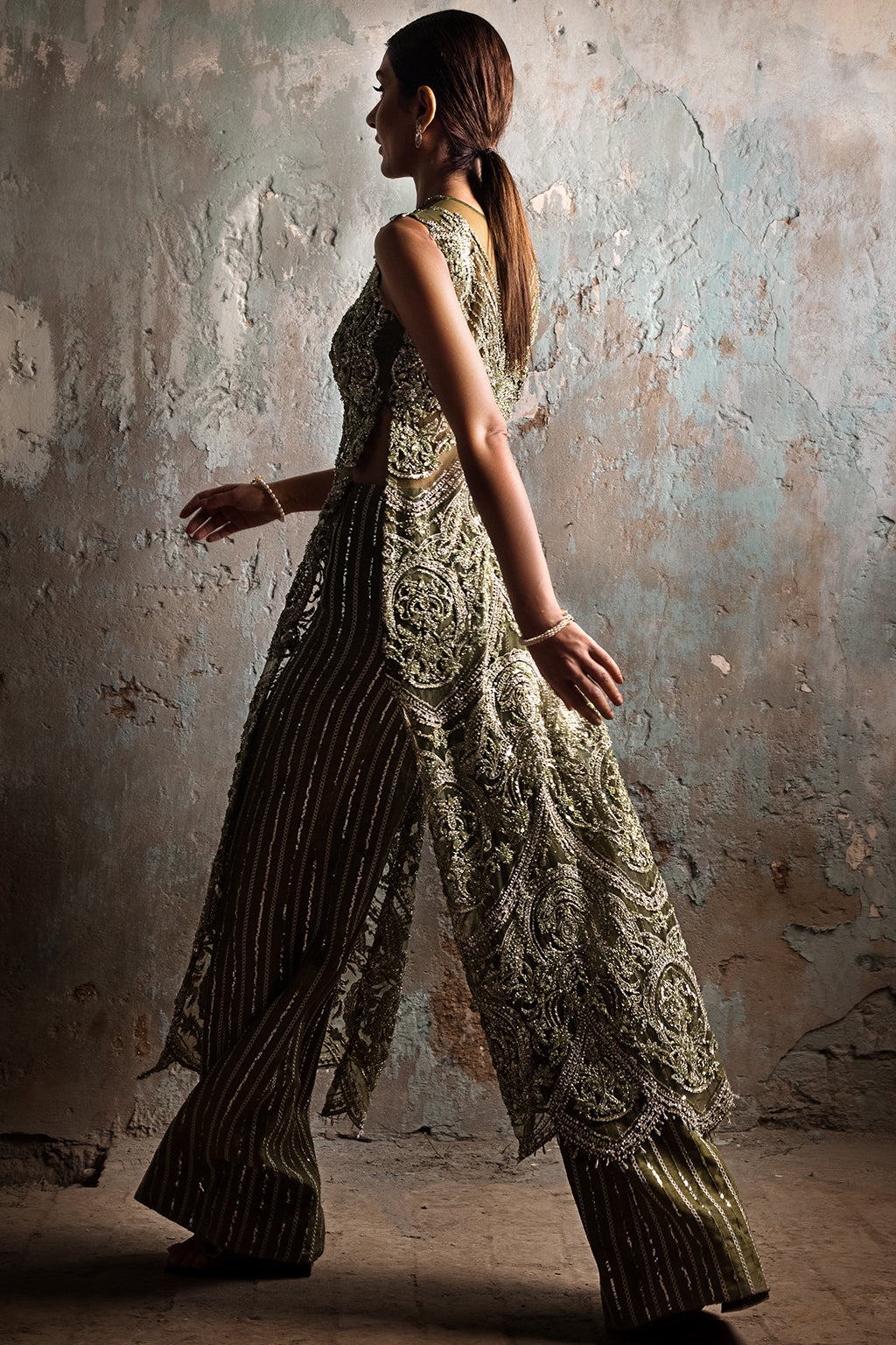 Pakistani Mehndi Green Embellished Organza Silk-Blend Salwar Kameez (2-Piece) - Image 2