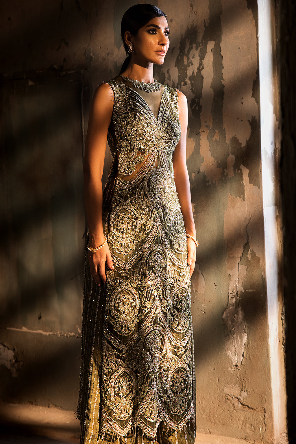 Pakistani Mehndi Green Embellished Organza Silk-Blend Salwar Kameez (2-Piece) - Image 4