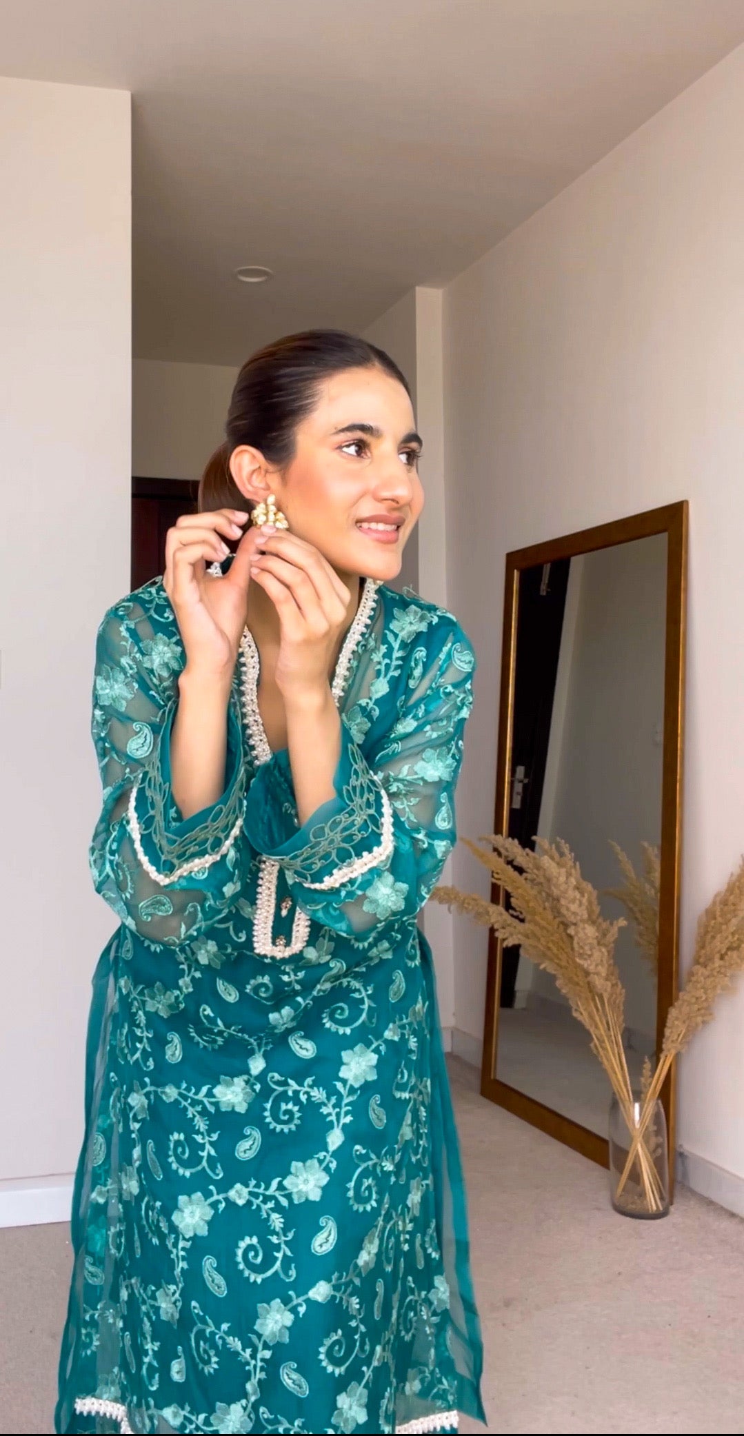 Pakistani Deep Green Embroidered Organza Salwar Kameez (4-Piece) - Image 3