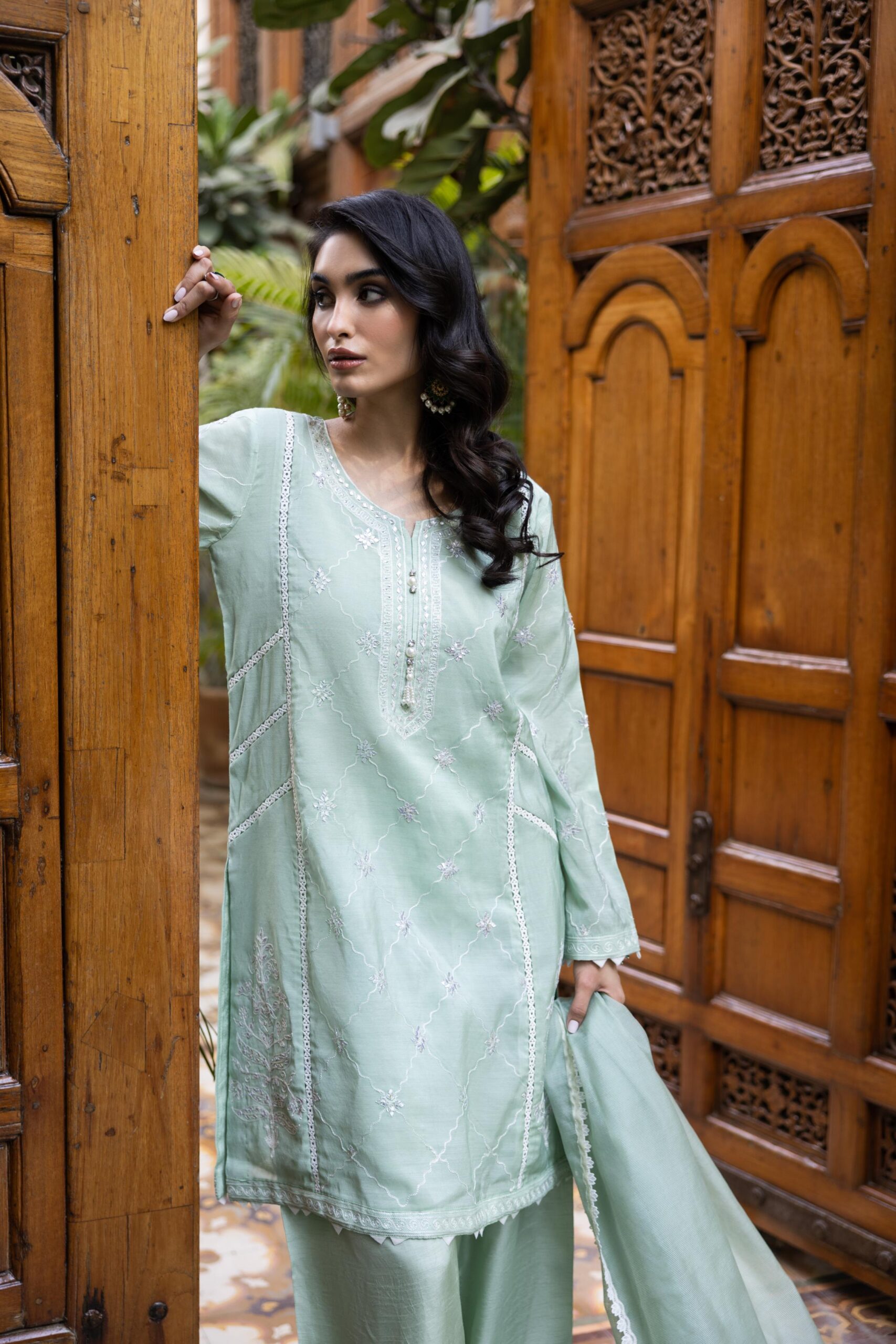 Pakistani Sea Green Arri Embroidered Paper Silk Kurta Set (3-Piece) - Image 3