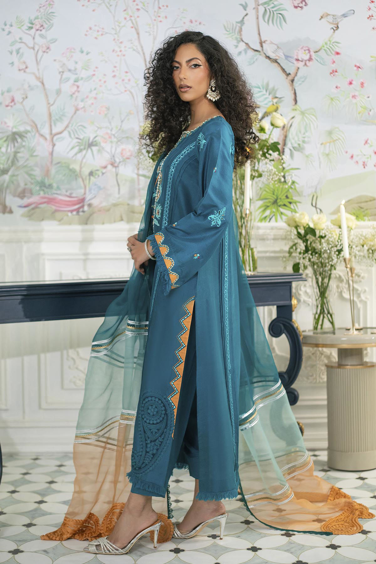Emerald Appliqué Raw Silk Salwar Kameez (3-Piece) - Image 2