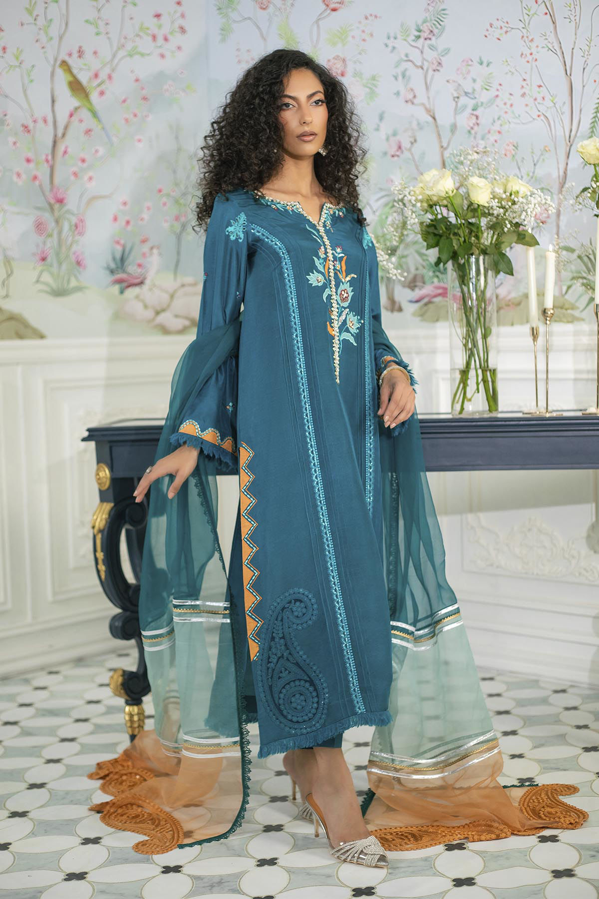 Emerald Appliqué Raw Silk Salwar Kameez (3-Piece) - Image 5