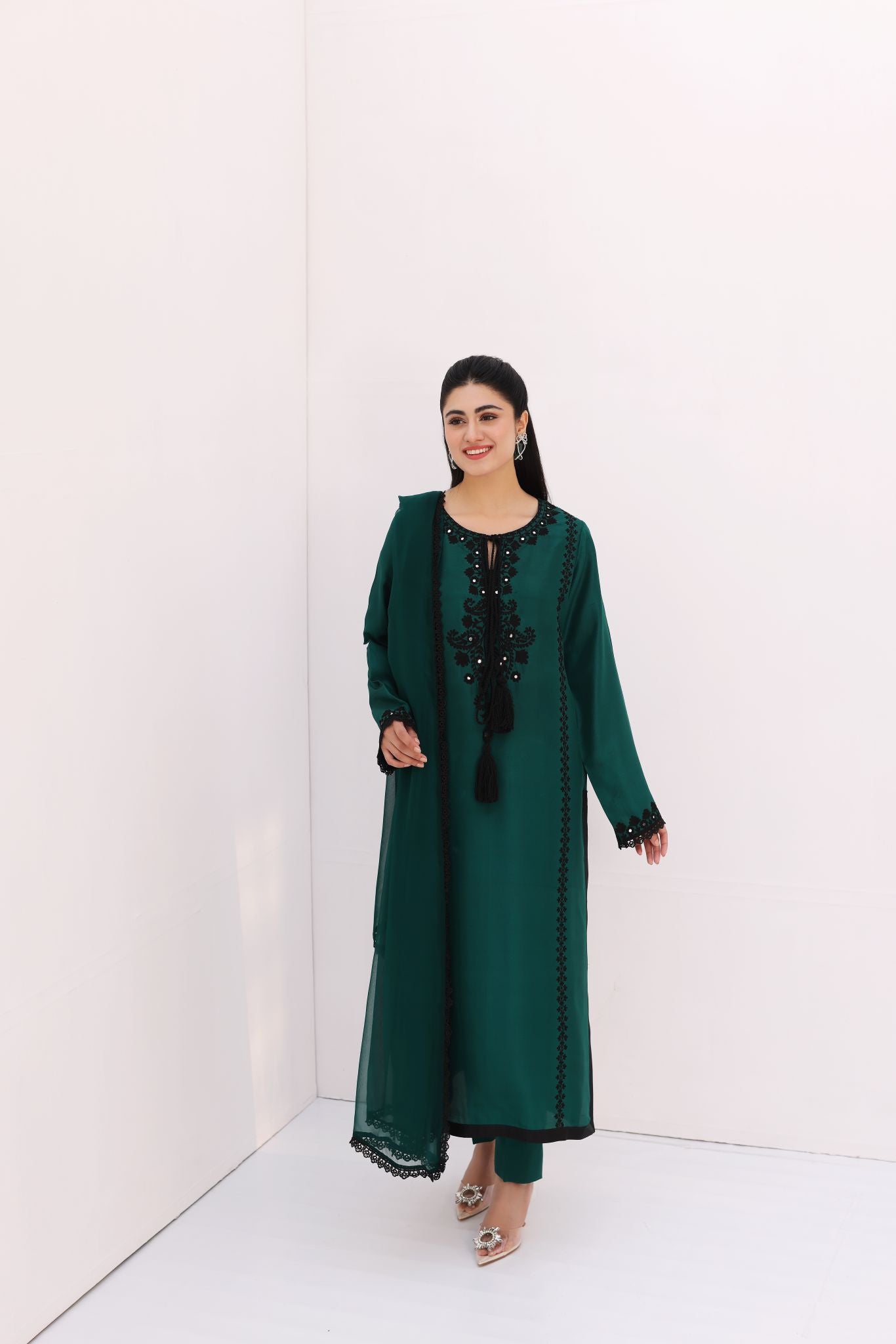Emerald Green Ari Embroidered Silk Kameez Set (3-Piece) - Image 1