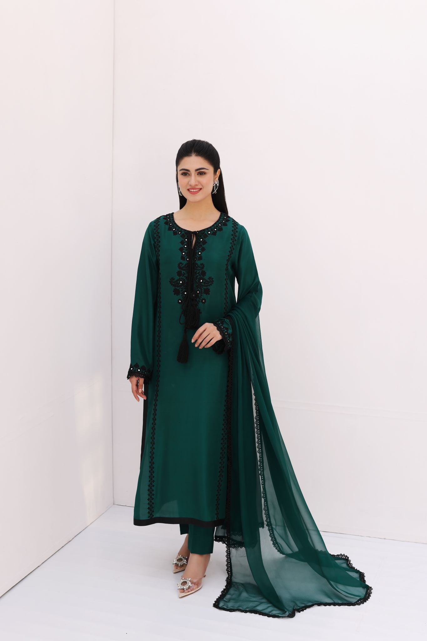 Emerald Green Ari Embroidered Silk Kameez Set (3-Piece) - Image 2