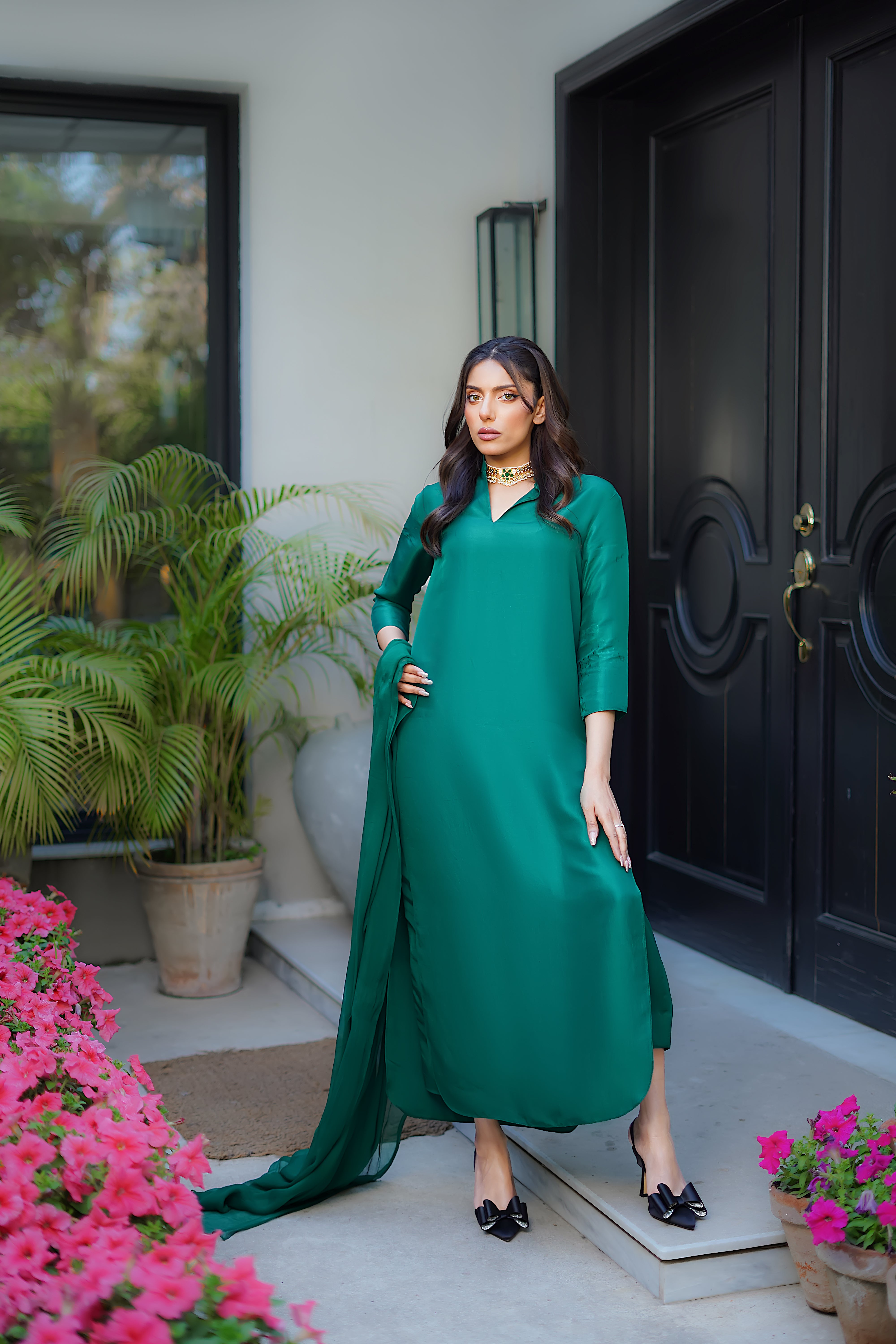 Pakistani Emerald Green Pure Raw Silk Salwar Kameez (3-Piece) - Image 4