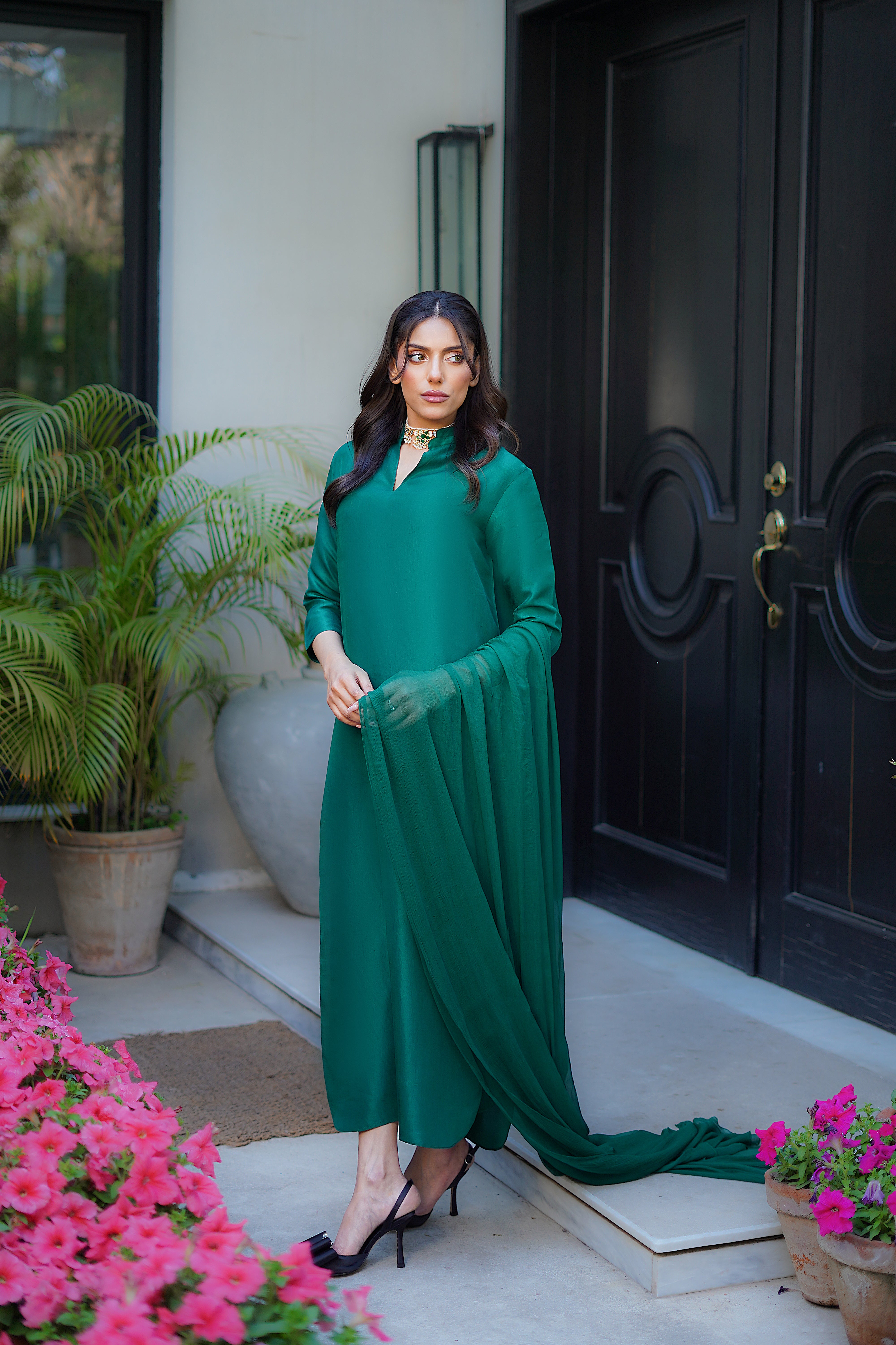Pakistani Emerald Green Pure Raw Silk Salwar Kameez (3-Piece) - Image 5