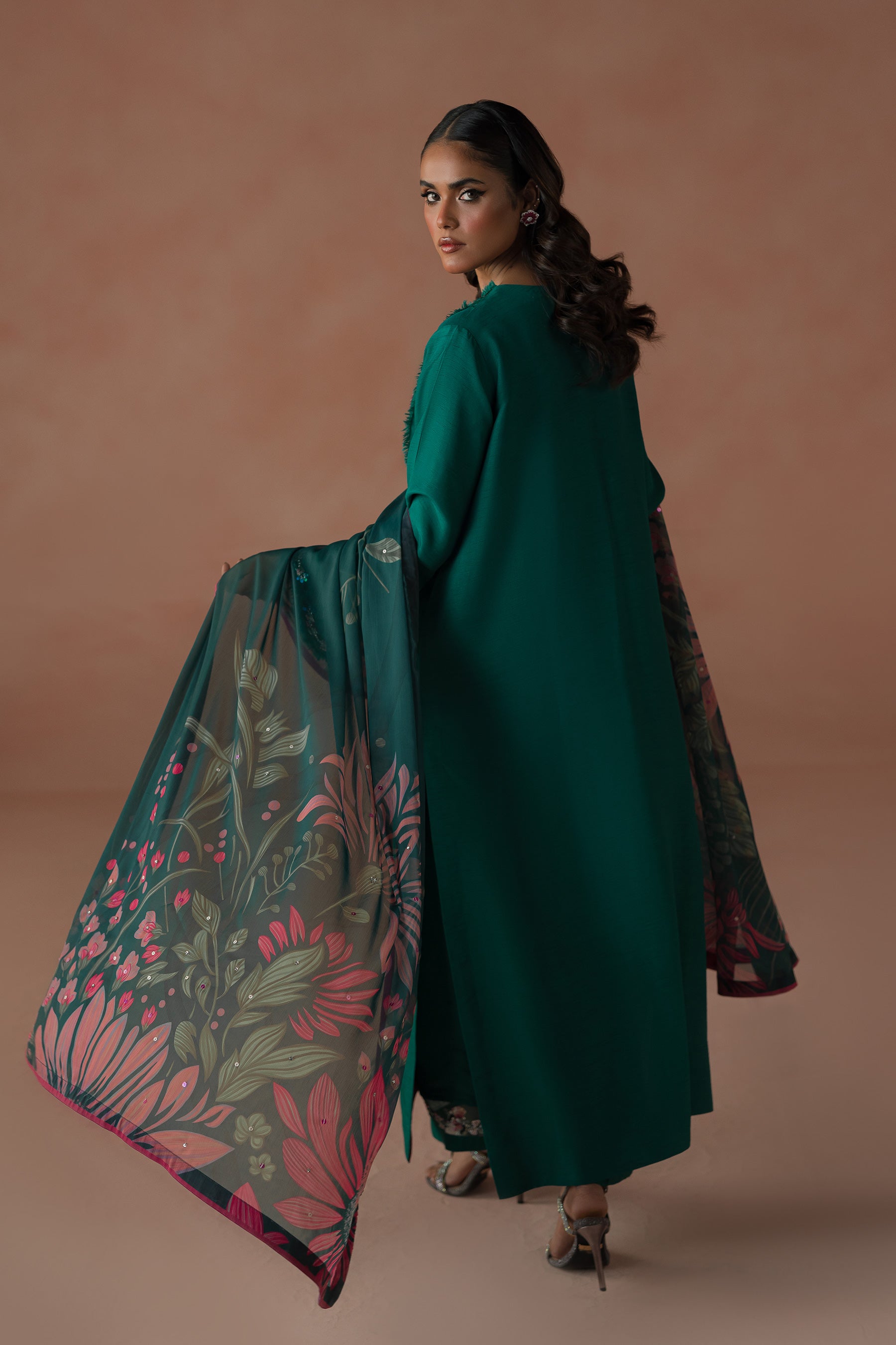 Pakistani Emerald Green Embellished Silk Salwar Kameez (3-Piece) - Image 4