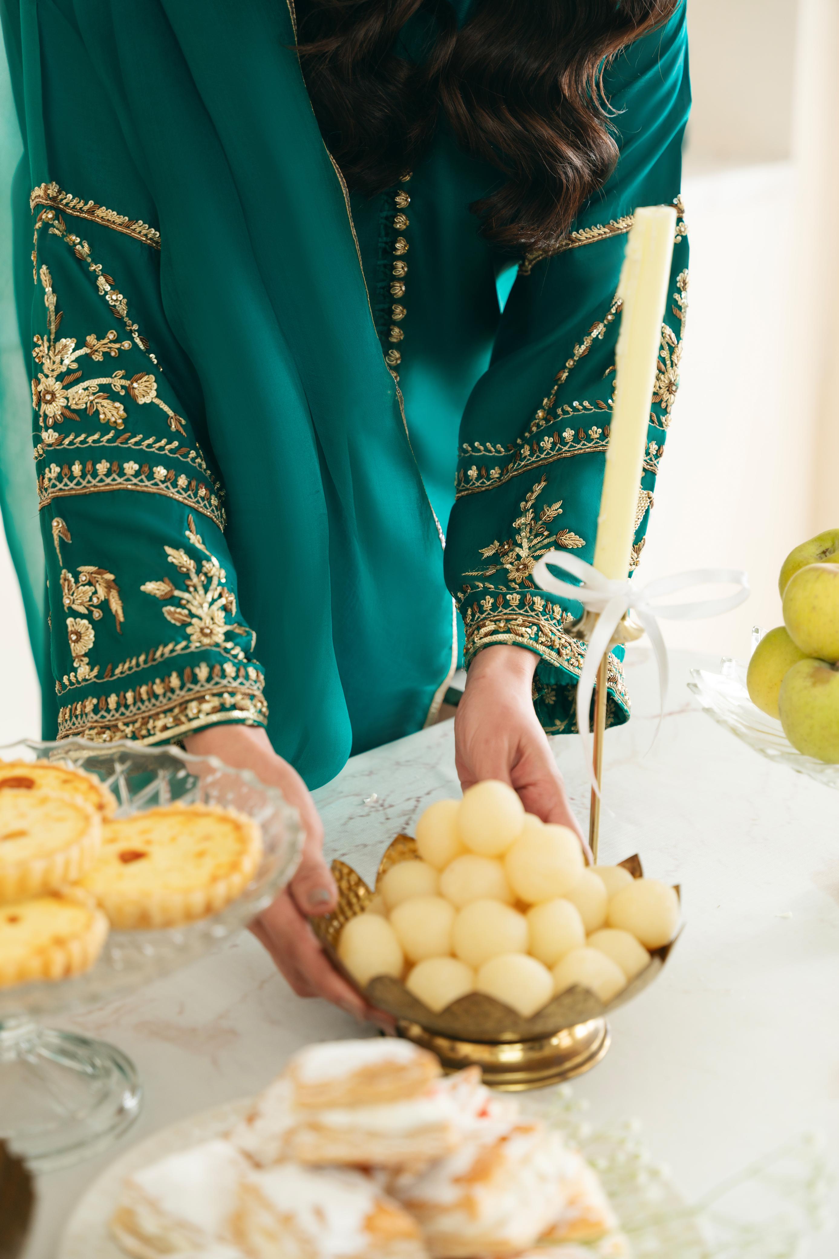 Emerald Green Hand Ada Work Silk Salwar Kameez (3-Piece) - Image 5