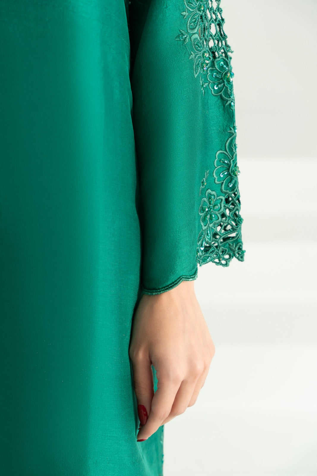 Pakistani Emerald Green Hand Embroidered Silk Kameez (3-Piece) - Image 2