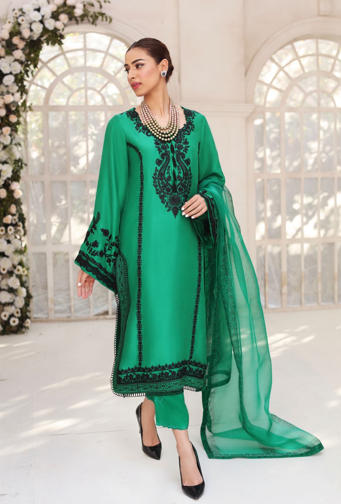 Pakistani Emerald Green Embroidered Raw Silk 3-Piece Suit - Image 2