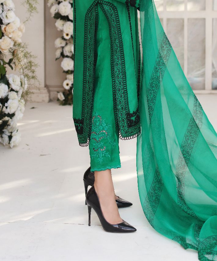 Pakistani Emerald Green Embroidered Raw Silk 3-Piece Suit - Image 3