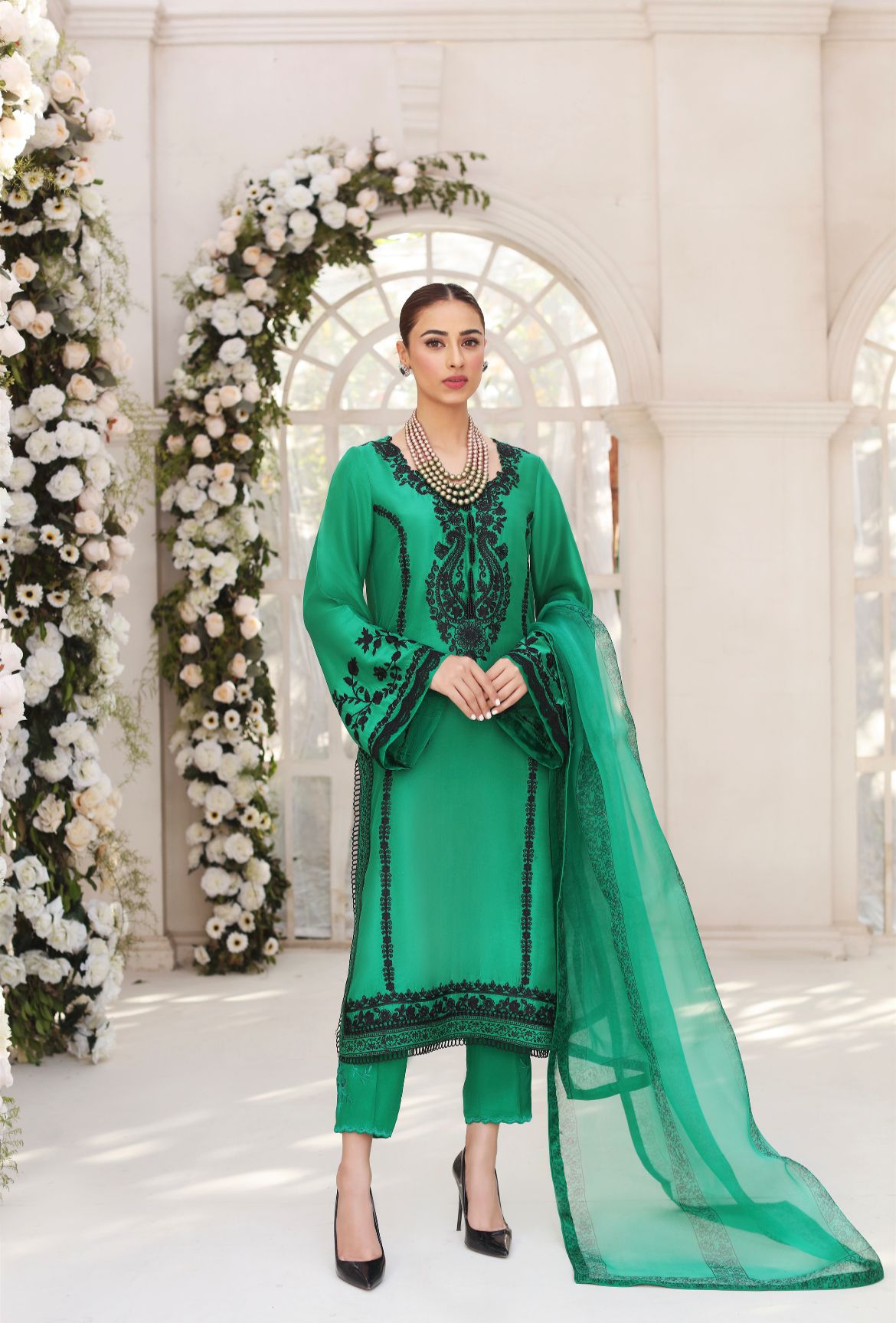 Pakistani Emerald Green Embroidered Raw Silk 3-Piece Suit - Image 4