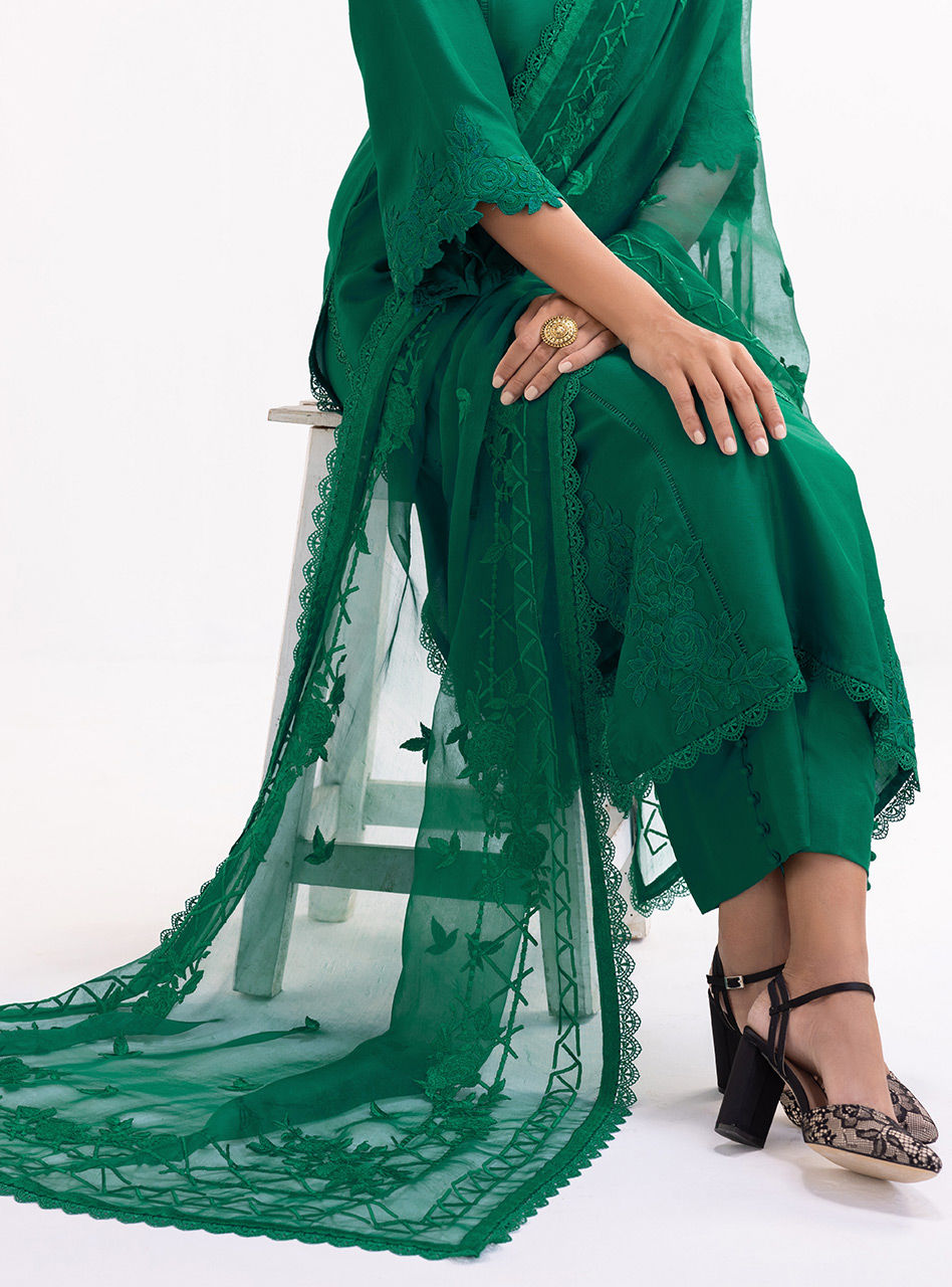 Pakistani Emerald Green Embroidered Raw Silk Kurta Set (3-Piece) - Image 5