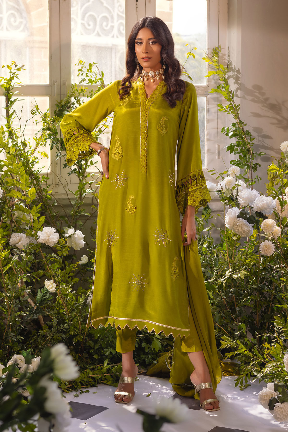 Fern Green Velvet Appliqué Raw Silk Salwar Kameez (3-Piece) - Image 3
