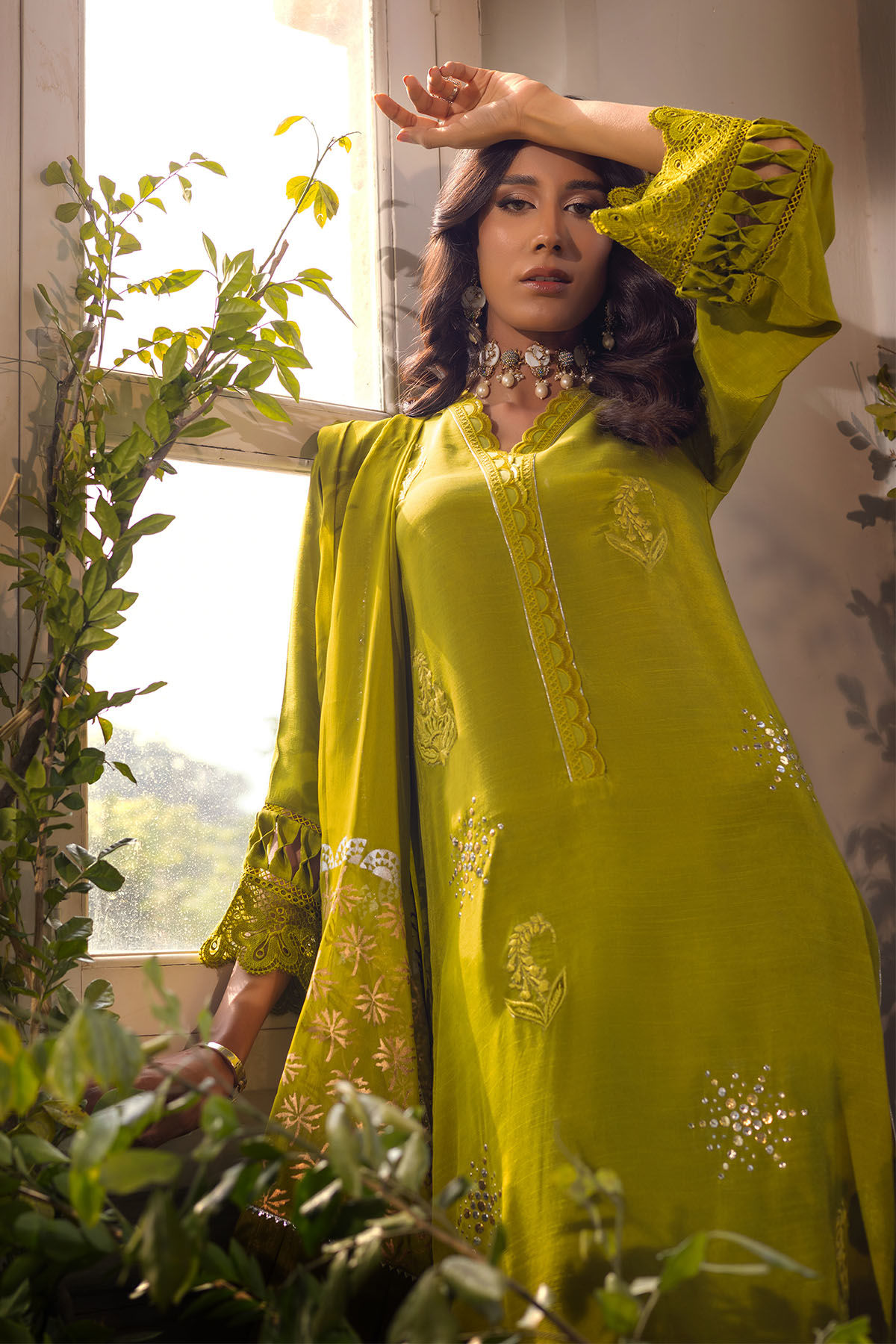 Fern Green Velvet Appliqué Raw Silk Salwar Kameez (3-Piece) - Image 4