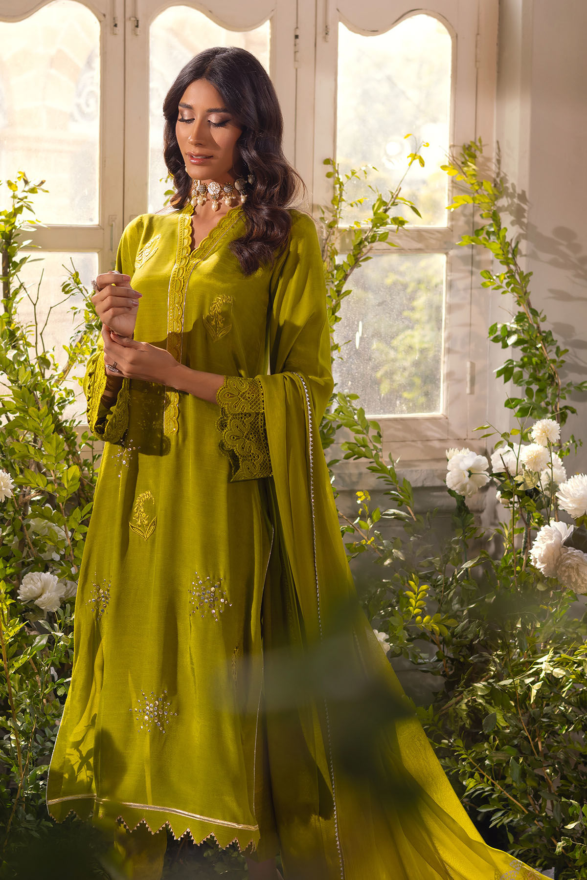 Fern Green Velvet Appliqué Raw Silk Salwar Kameez (3-Piece) - Image 5
