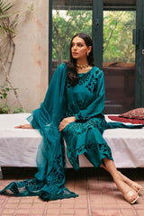 Pakistani Emerald Green Velvet Appliqué Raw Silk Salwar Kameez (3-Piece) - Image 5