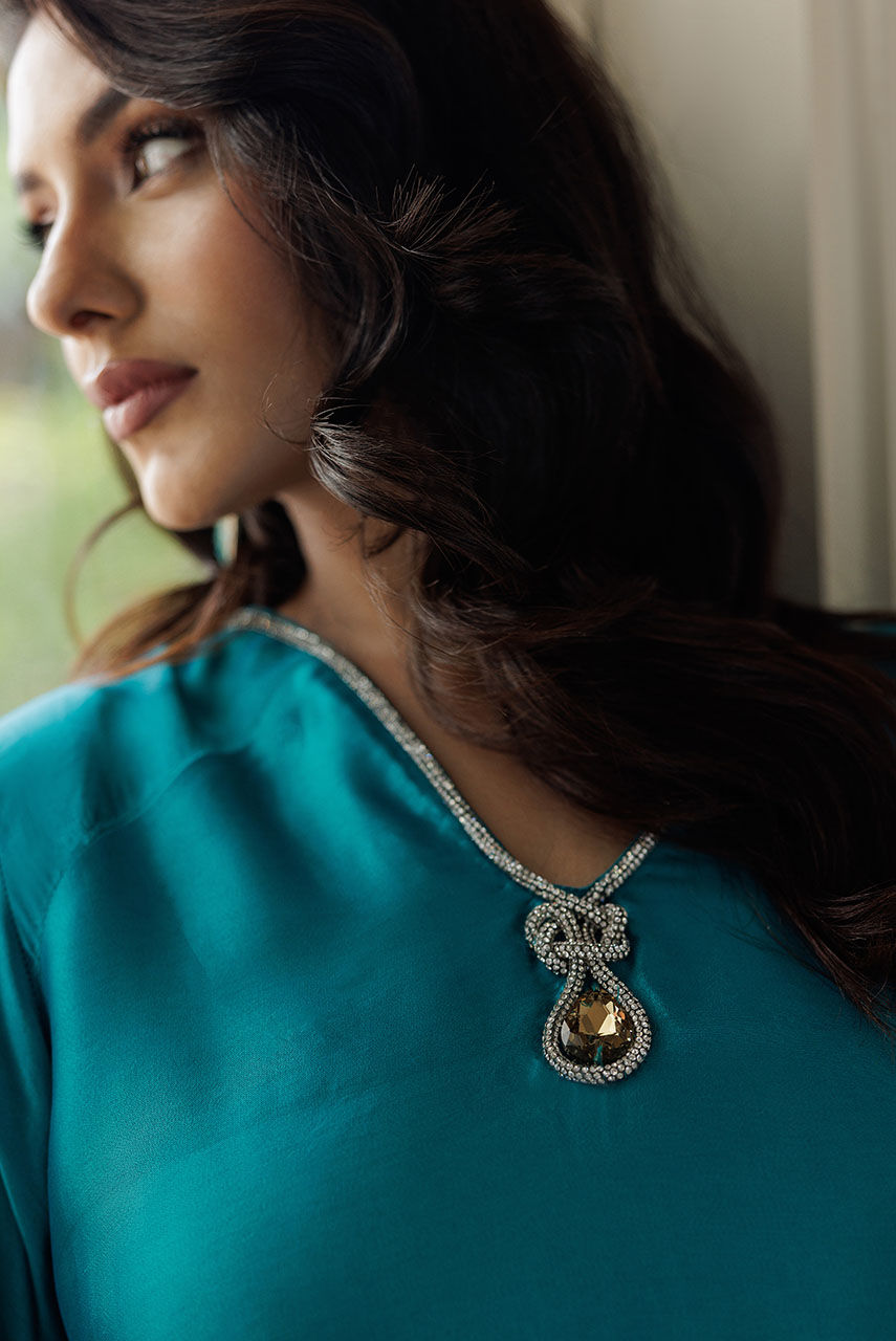 Emerald Embellished Sheesha Silk Farshi Shalwar (3-Piece) - Image 2