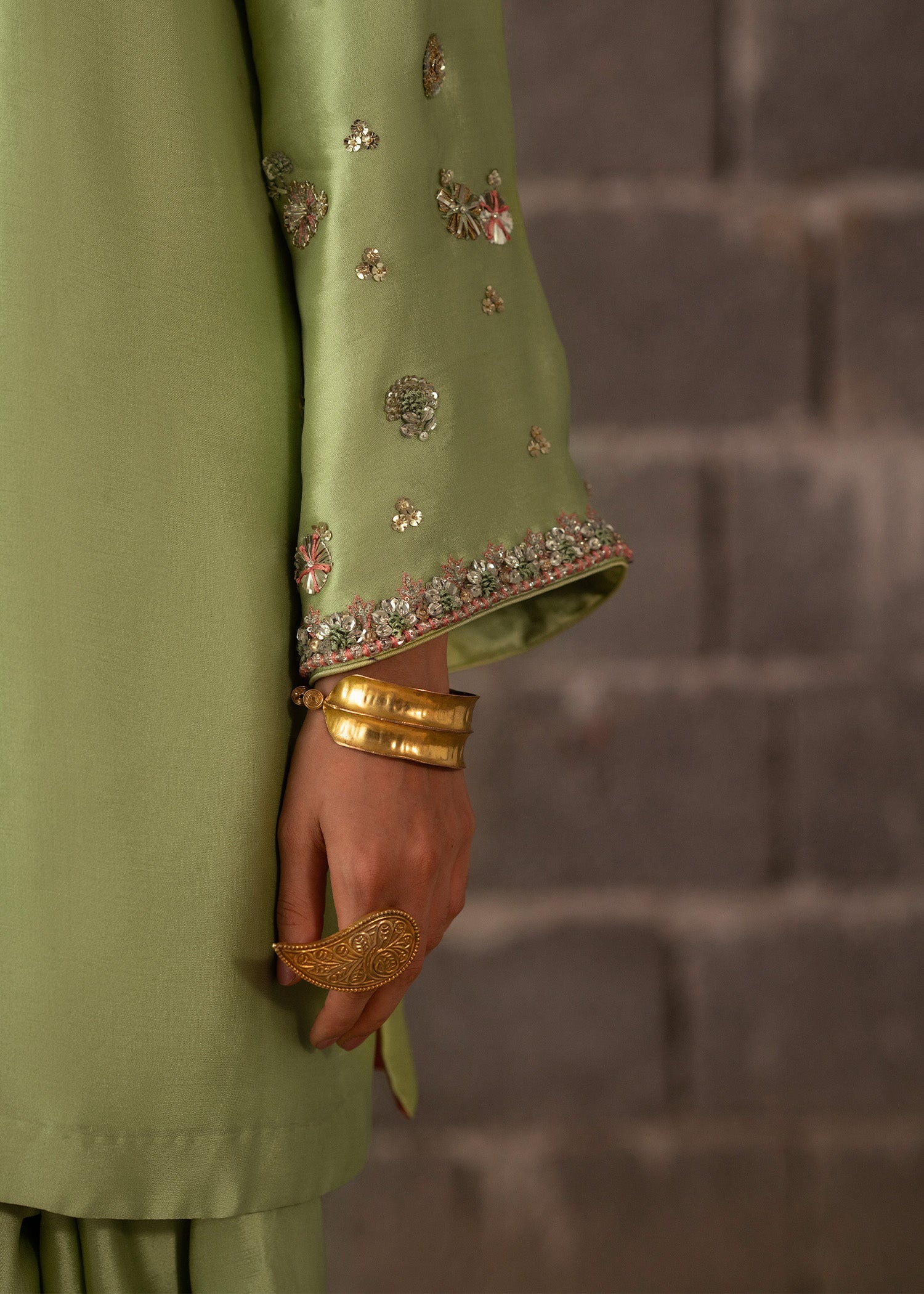 Pakistani Green Hand Embellished Tissue Silk Kurta Set (3-Piece) - Image 3