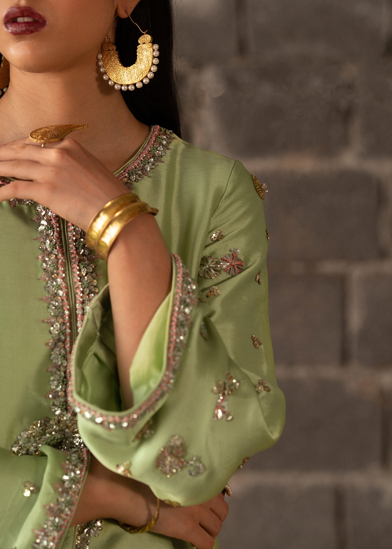 Pakistani Green Hand Embellished Tissue Silk Kurta Set (3-Piece) - Image 4