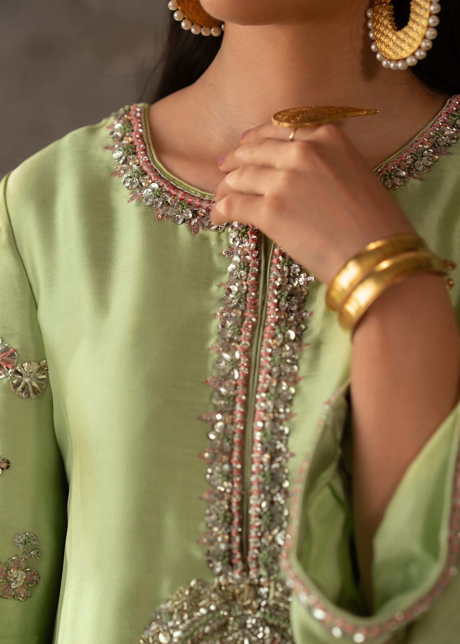 Pakistani Green Hand Embellished Tissue Silk Kurta Set (3-Piece) - Image 5