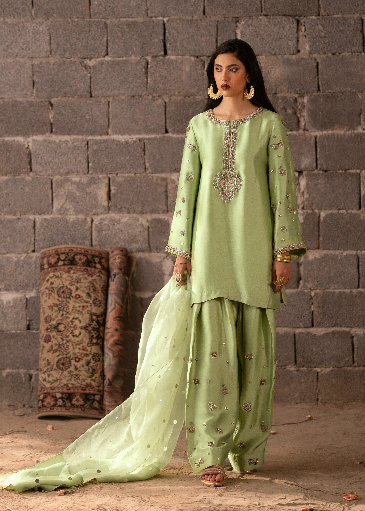 Pakistani Green Hand Embellished Tissue Silk Kurta Set (3-Piece) - Image 7