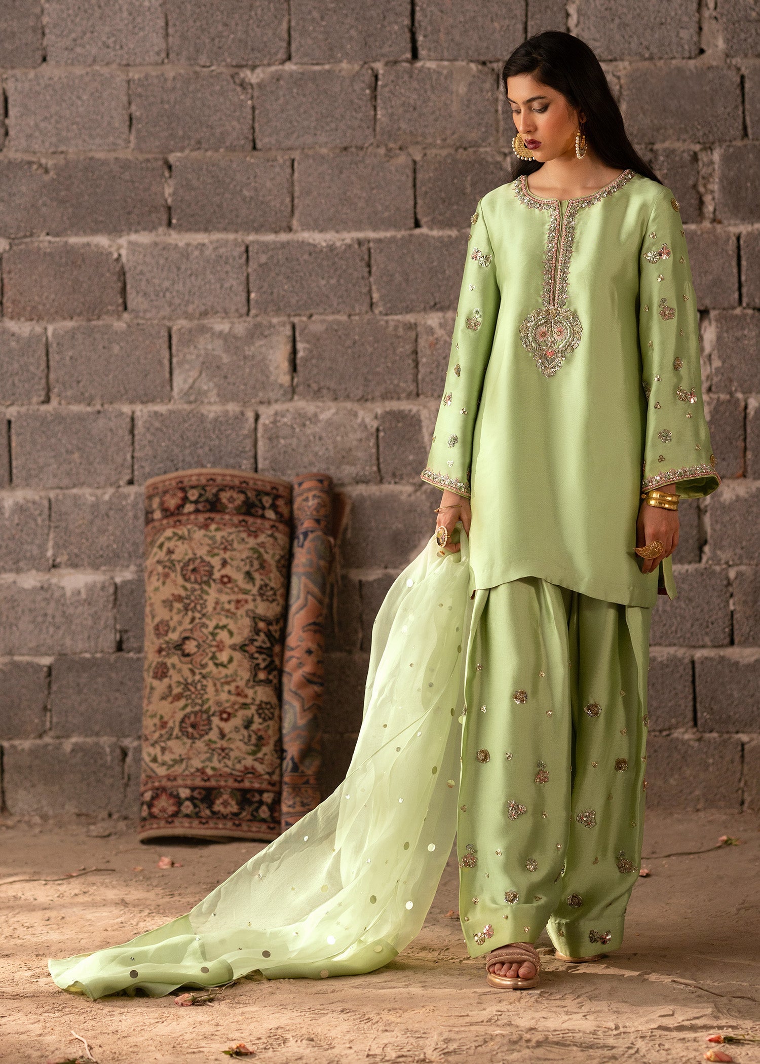 Pakistani Green Hand Embellished Tissue Silk Kurta Set (3-Piece) - Image 8