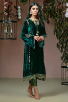 Pakistani Emerald Green Embroidered Velvet Kurta Set (2-Piece) - Image 3
