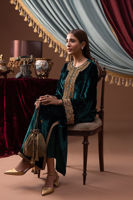 Pakistani Emerald Green Embroidered Velvet Kurta (2-Piece) - Image 5