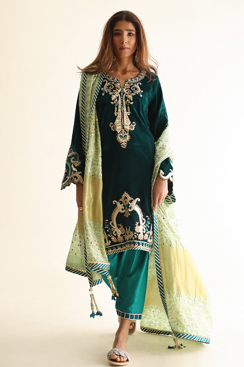 Pakistani Deep Green Gota Resham Velvet Kurta Set (3-Piece) - Image 1