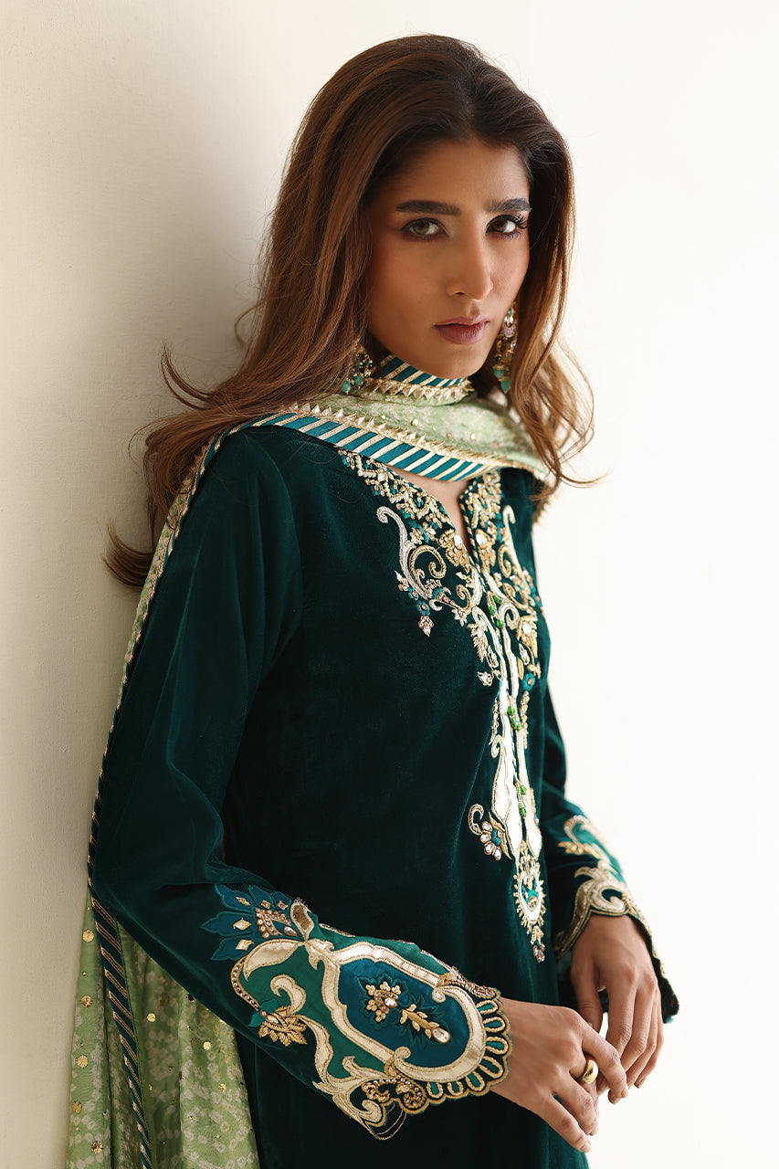 Pakistani Deep Green Gota Resham Velvet Kurta Set (3-Piece) - Image 7
