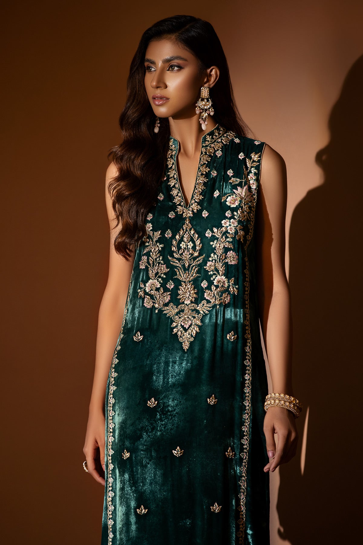 Pakistani Bottle Green Embroidered Velvet Salwar Kameez (2-Piece) - Image 2