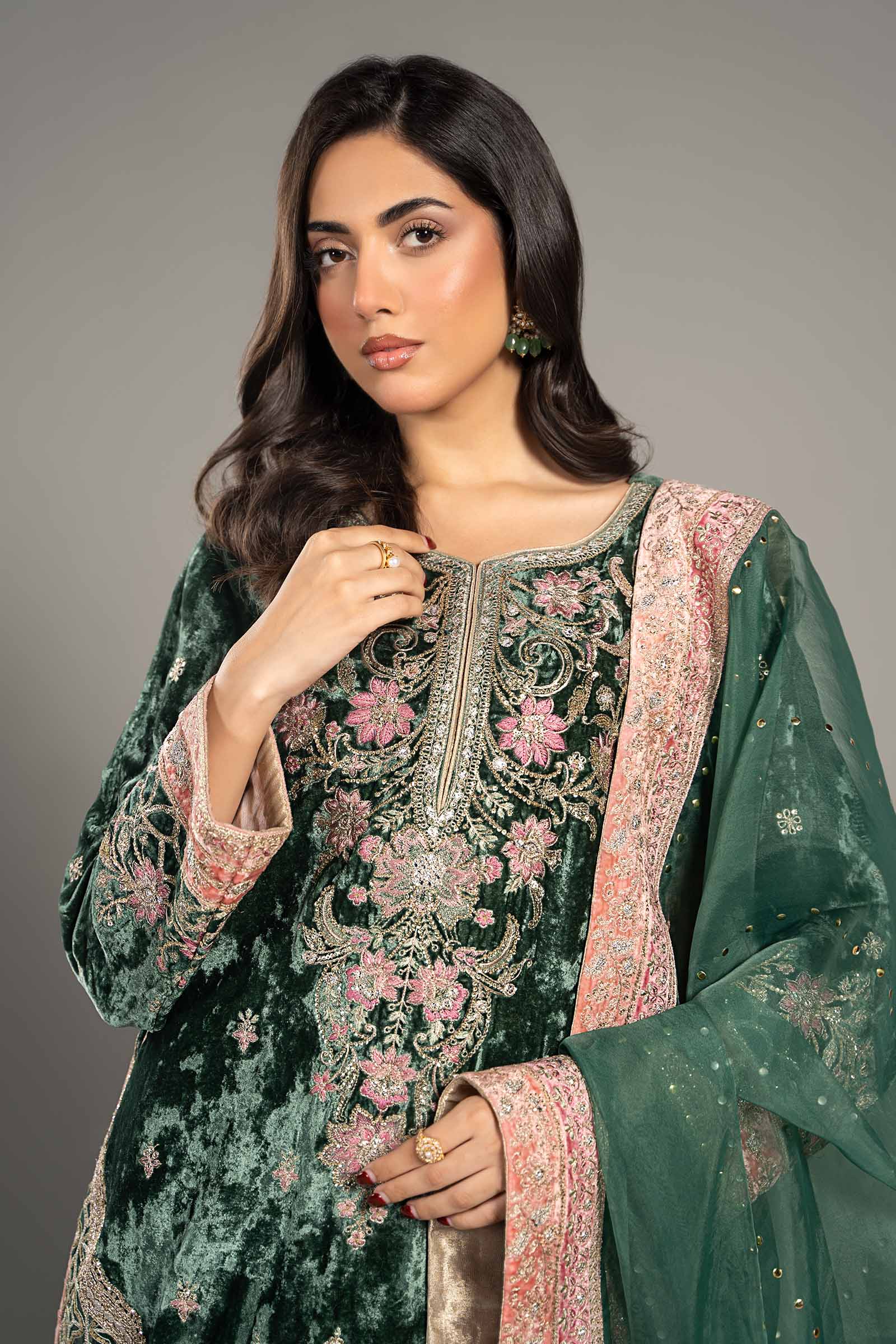 Pakistani Emerald Green Embroidered Velvet Salwar Kameez (3-Piece) - Image 2