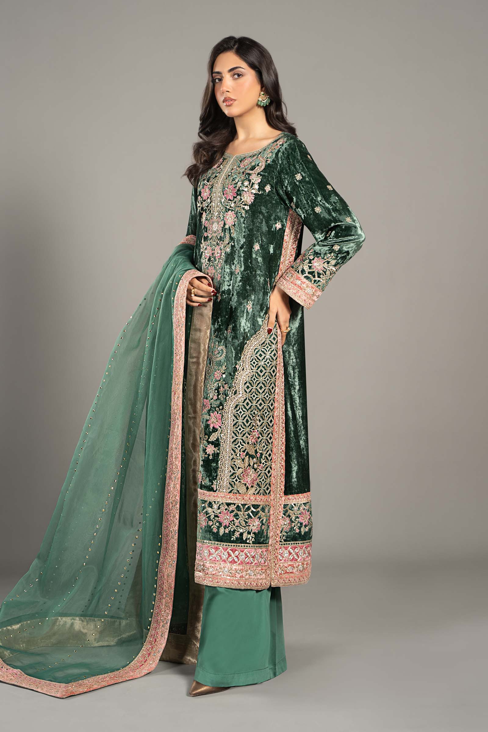 Pakistani Emerald Green Embroidered Velvet Salwar Kameez (3-Piece) - Image 3