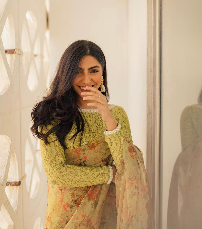 Muted Apple Green Resham Embroidered Organza Saree (2-Piece) - Image 6