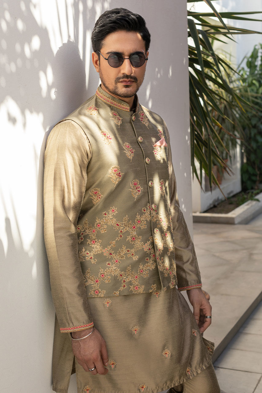 Mehndi Green Embroidered Cotton Silk Waistcoat Kurta (3-Piece) - Image 5