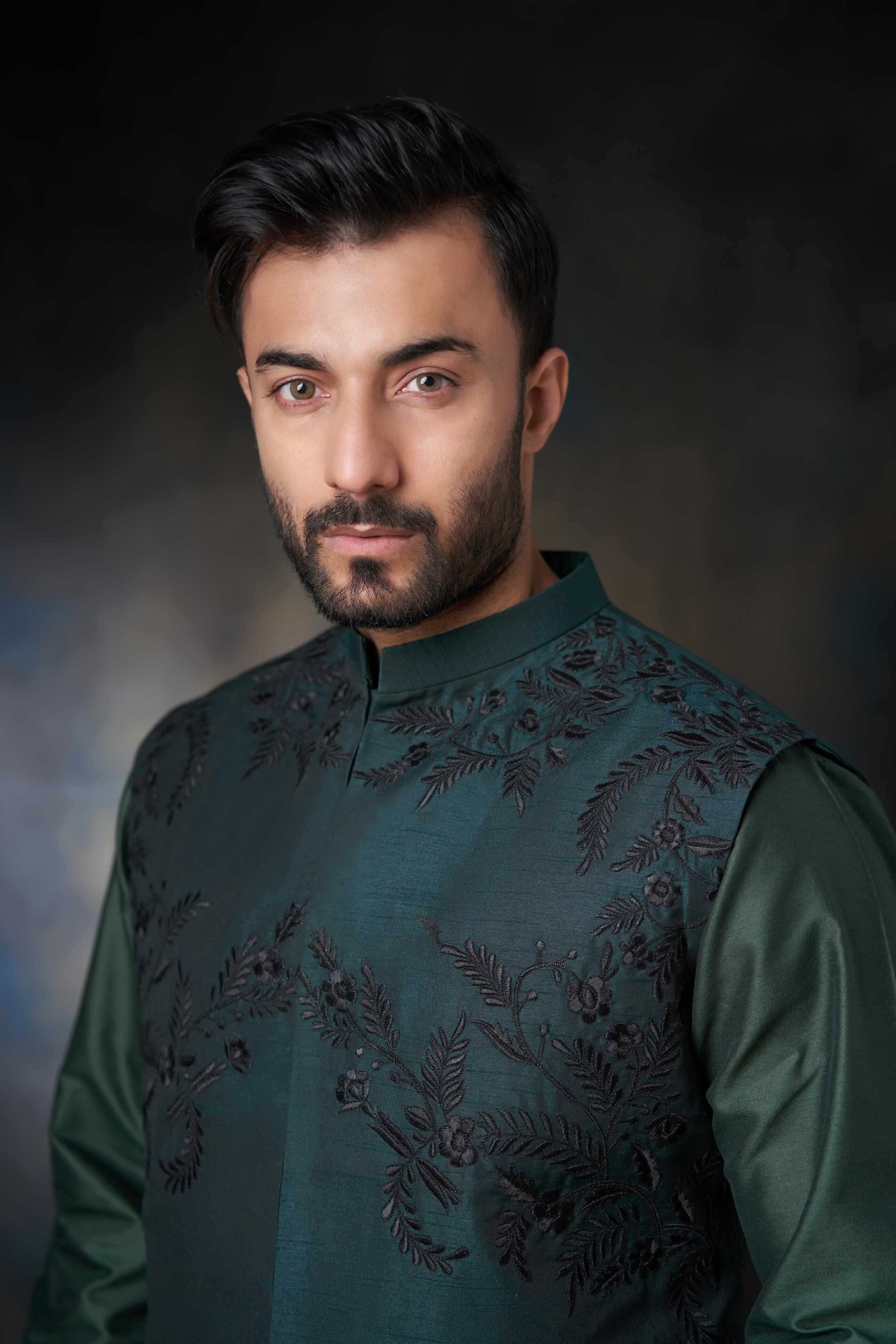 Emerald Green Embroidered Cotton Waistcoat Kurta (3-Piece) - Image 4